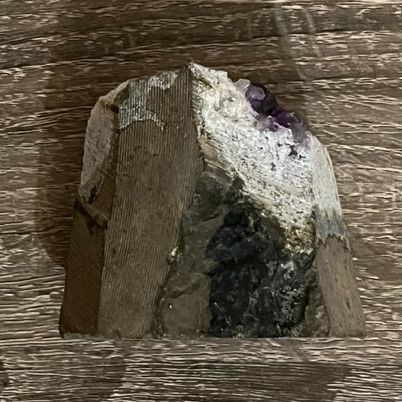 🖤 Grade A Uruguayan Standing Amethyst Crystal Quartz 2.5”by 2.5” - Picture 9 of 13